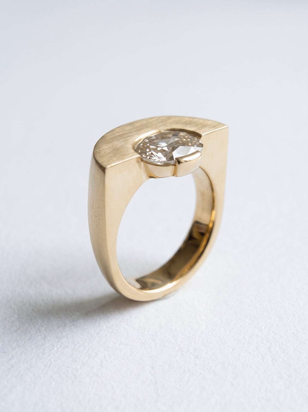 corner champagne ring
