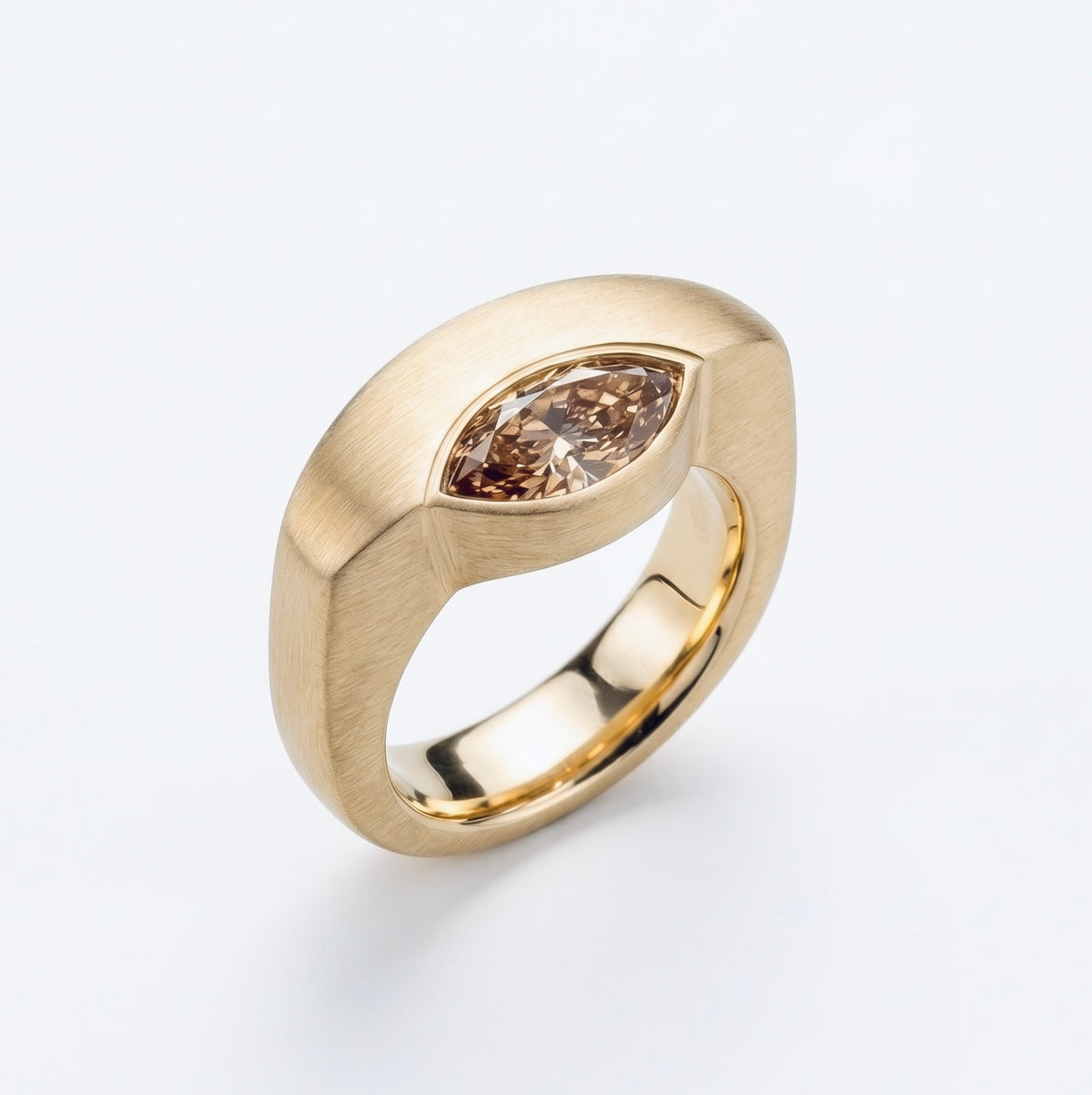 envelope ring, three-quarter view of the rounded, bevelled volume