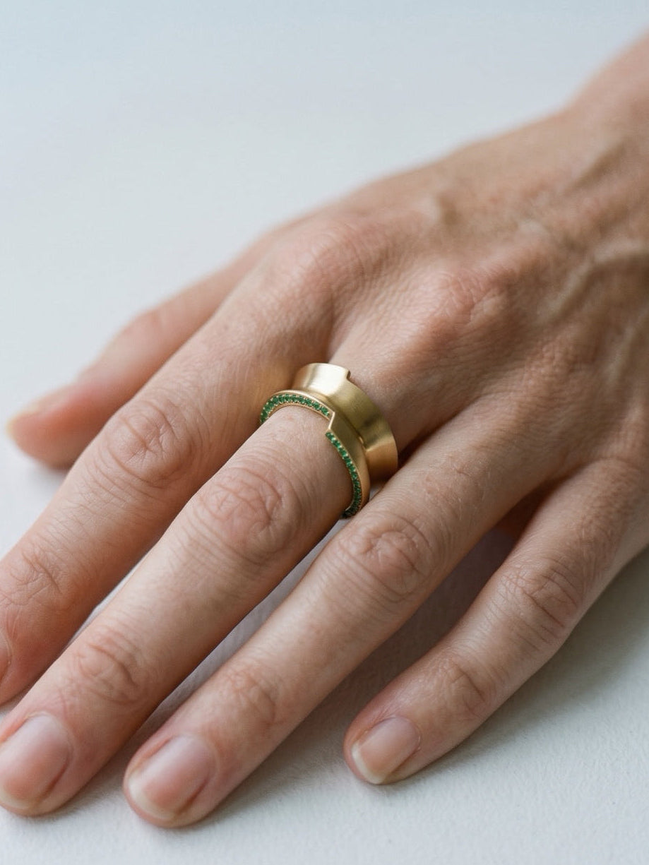rio emerald pavé ring