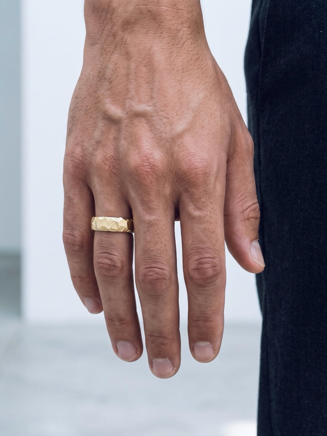 material ring IIII, 4.5 mm hand-carved gold band, made in haarlem