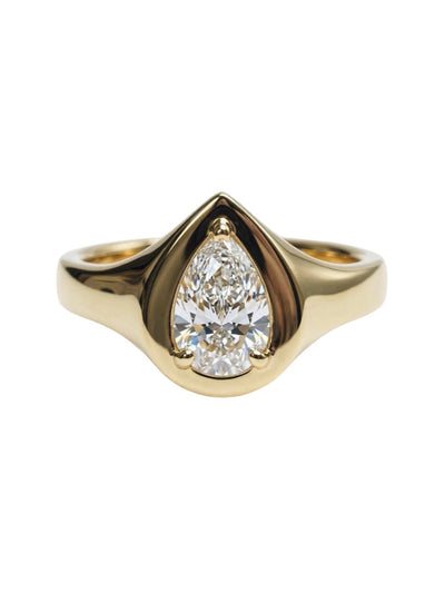 resonance ring in gold and platinum, pear cut diamond setting