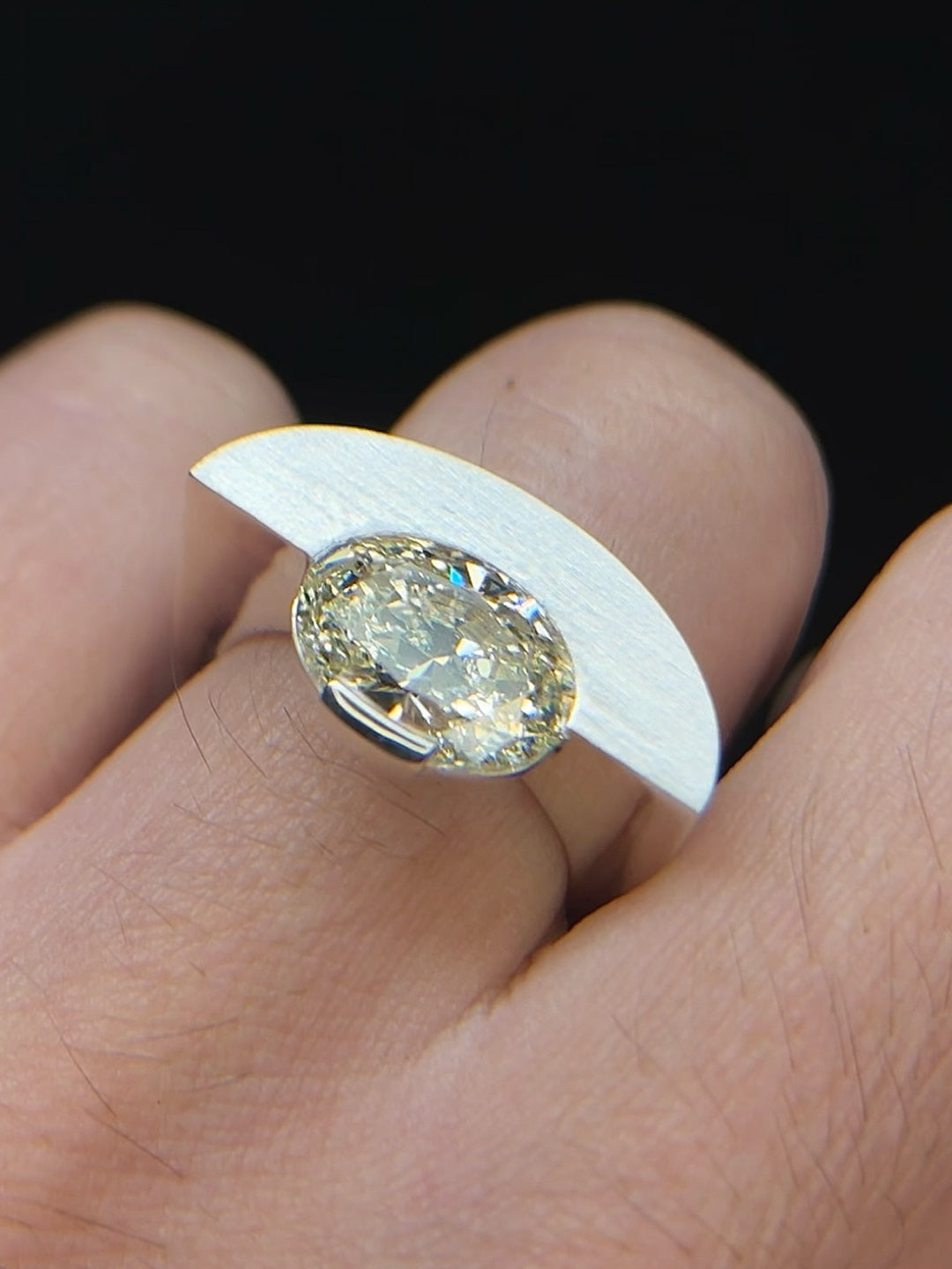 corner diamond ring
