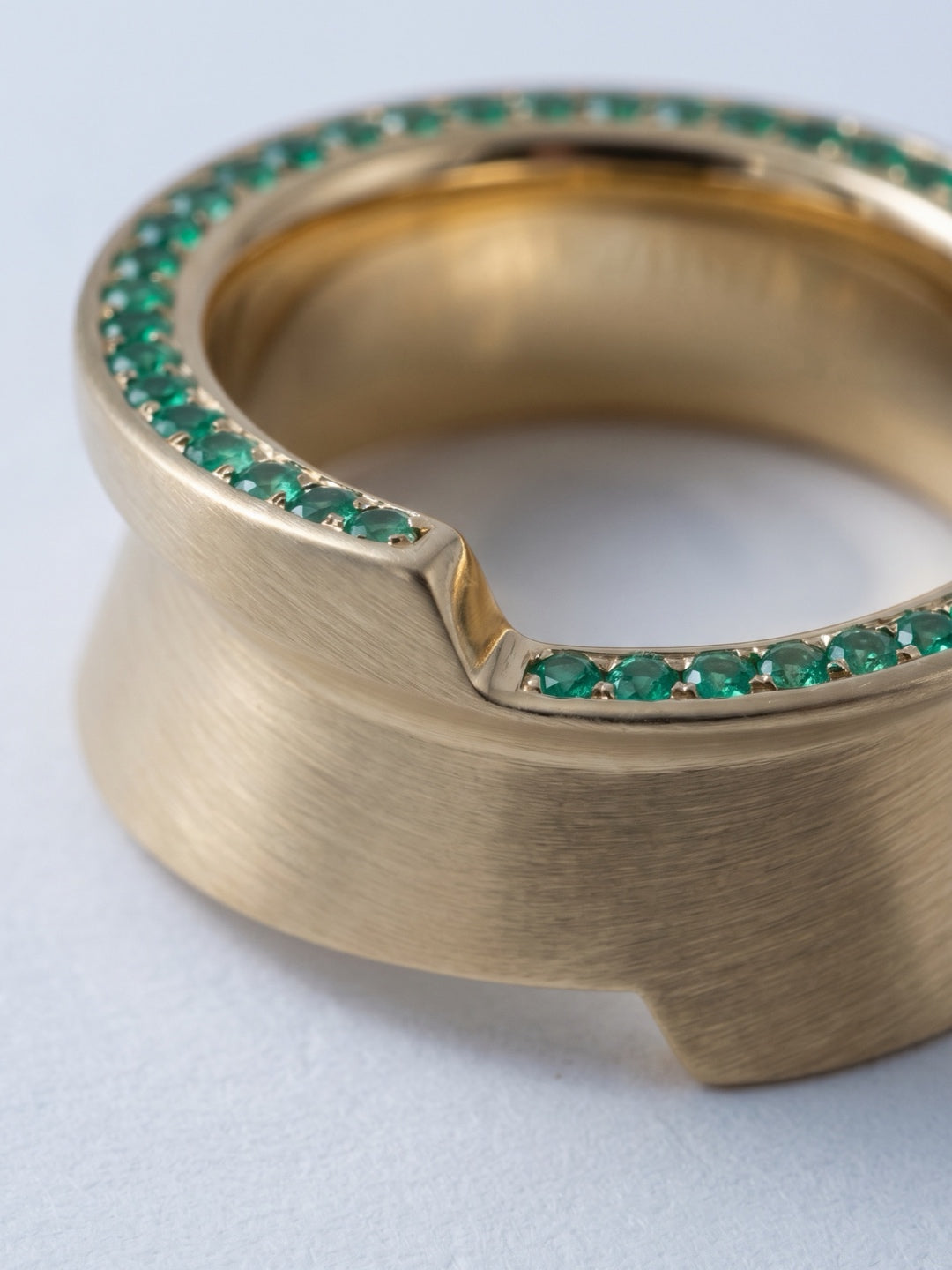 rio emerald pavé ring