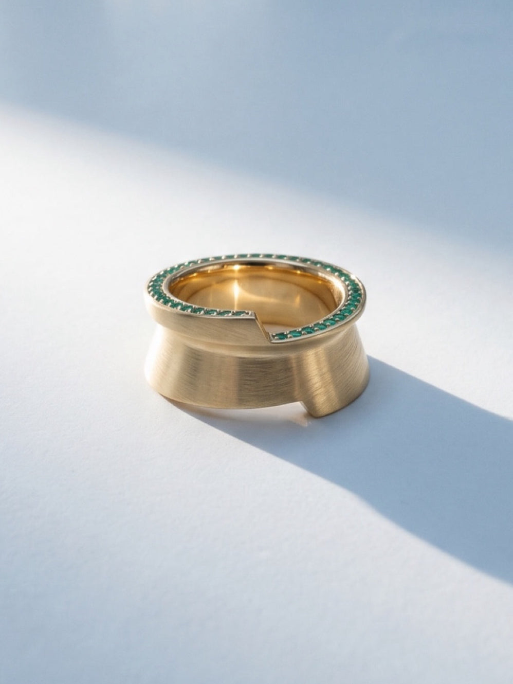 rio emerald pavé ring